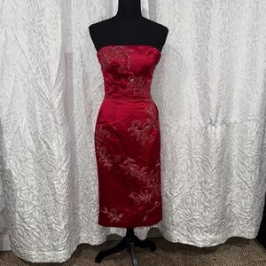 Sherri Hill Modest knee length strapless fitted formal cocktail size 2 dress